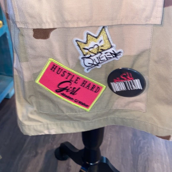 A whole vibe 👑 - Picture 7 of 9